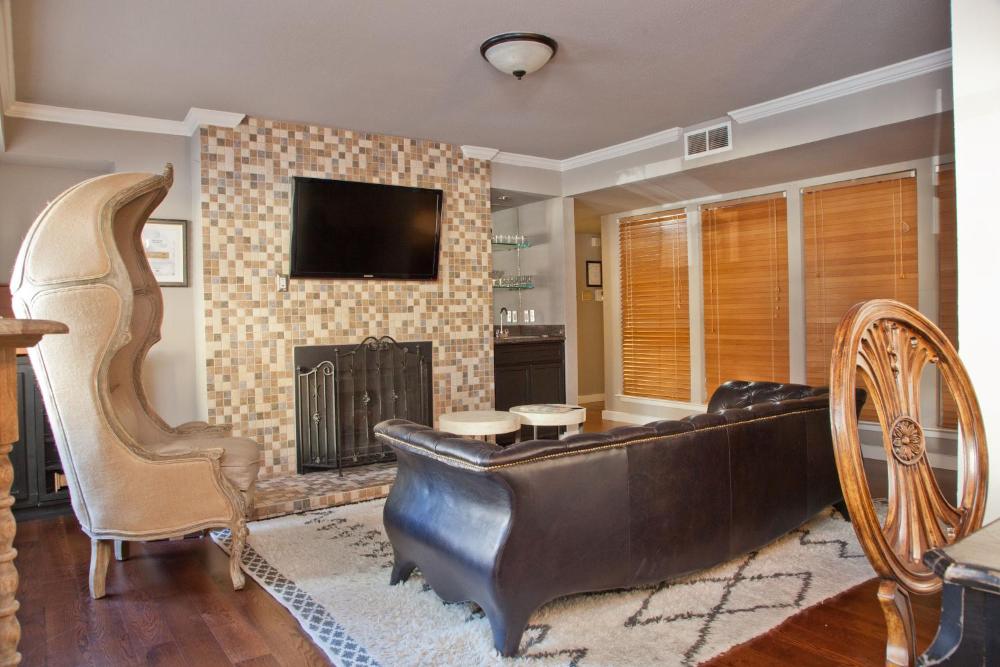 Three-Bedroom Deluxe Apartment interior